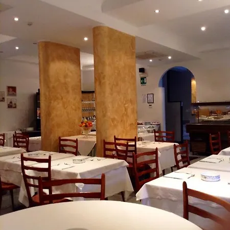 Otel Vittoria 2*