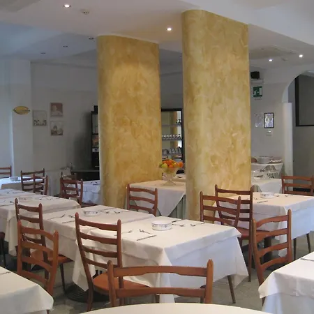Otel Vittoria 2*